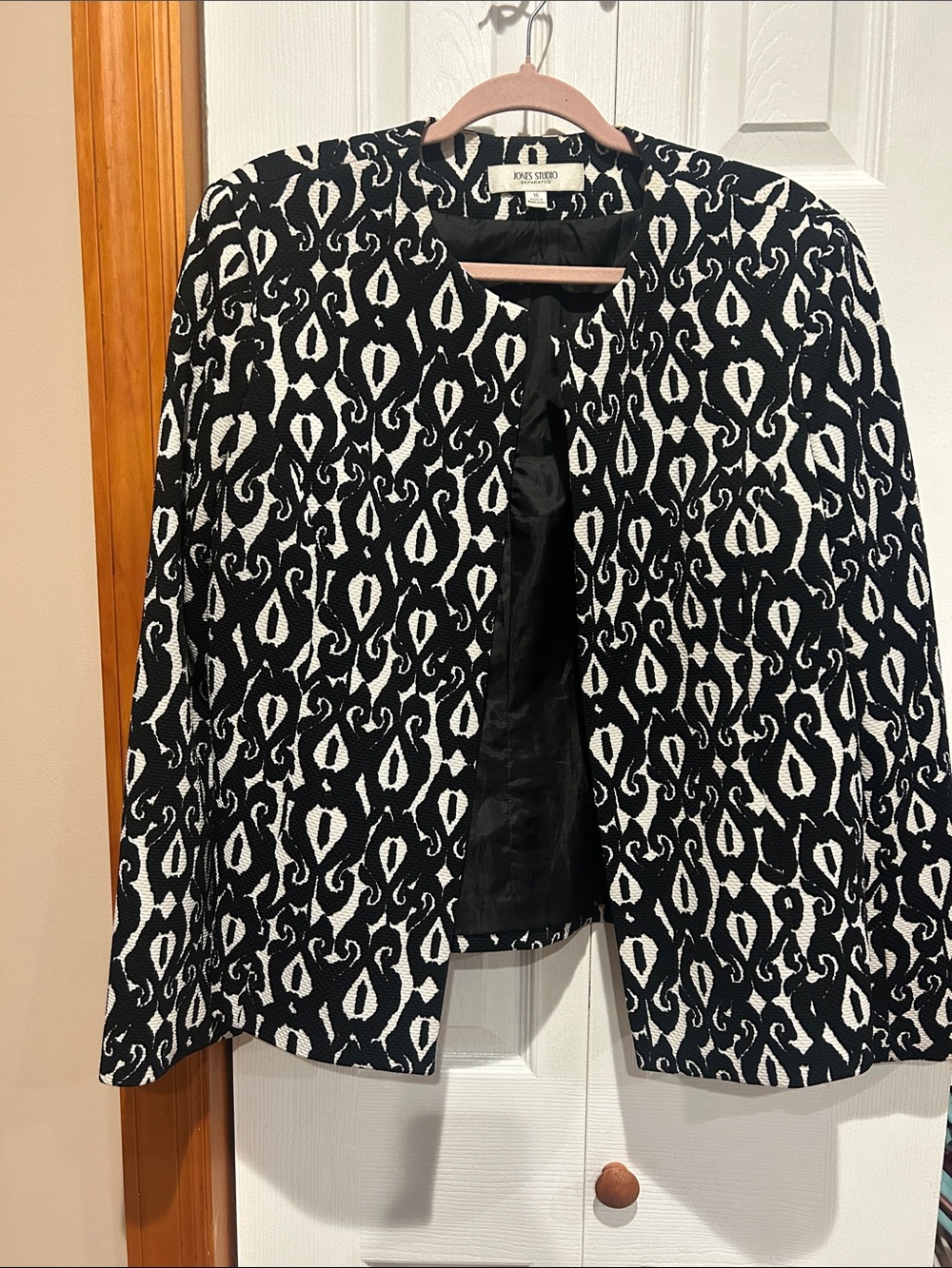 Jones Studio Black and White Patterned Open-Front Blazer